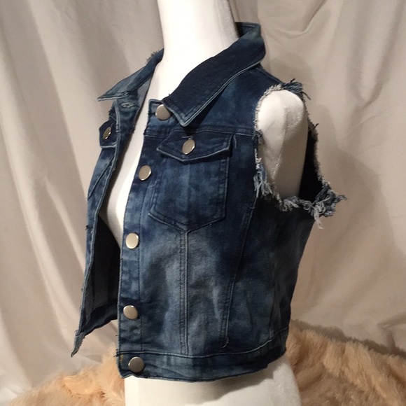 Cropped denim vest - Picture 2 of 3